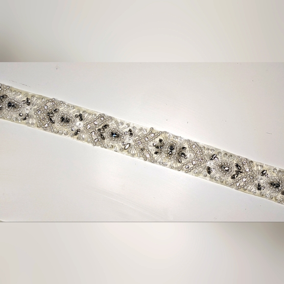 Bride Wedding belt ivory color pearls and silver embellishments - Picture 3 of 3